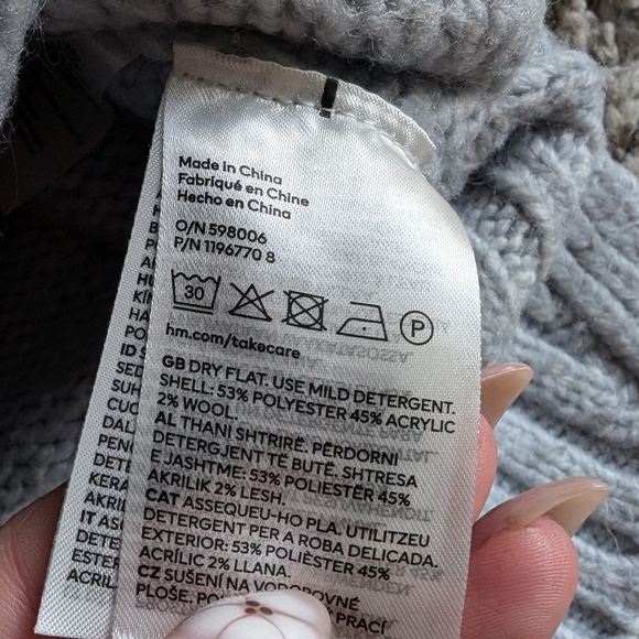 Pretty light blue h&m sweater - Picture 3 of 5